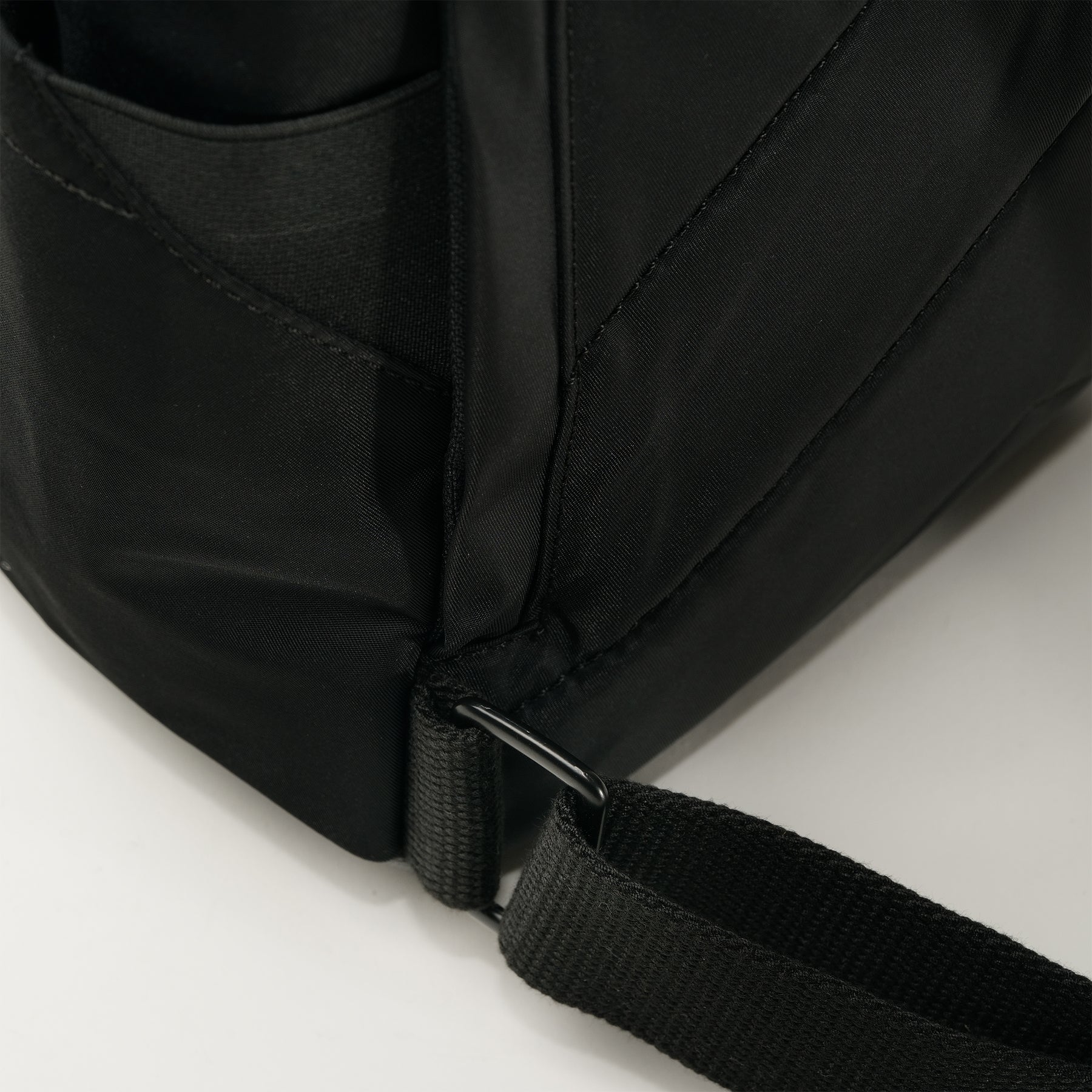 ROKA Creative Waste Canfield B Black / Graphite Medium Recycled Nylon Bag