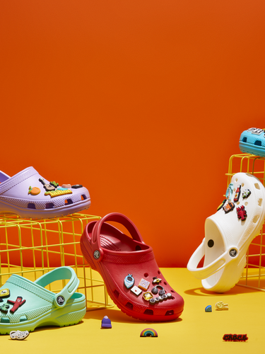 Does the crocs store sell shop jibbitz