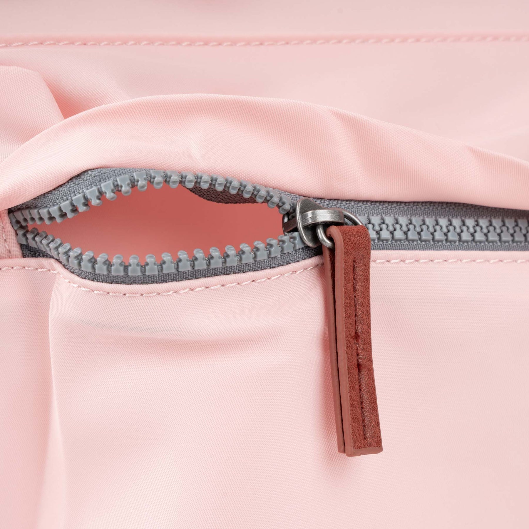 Rose Roka Roka Kennington B Bag | Medium English Rose