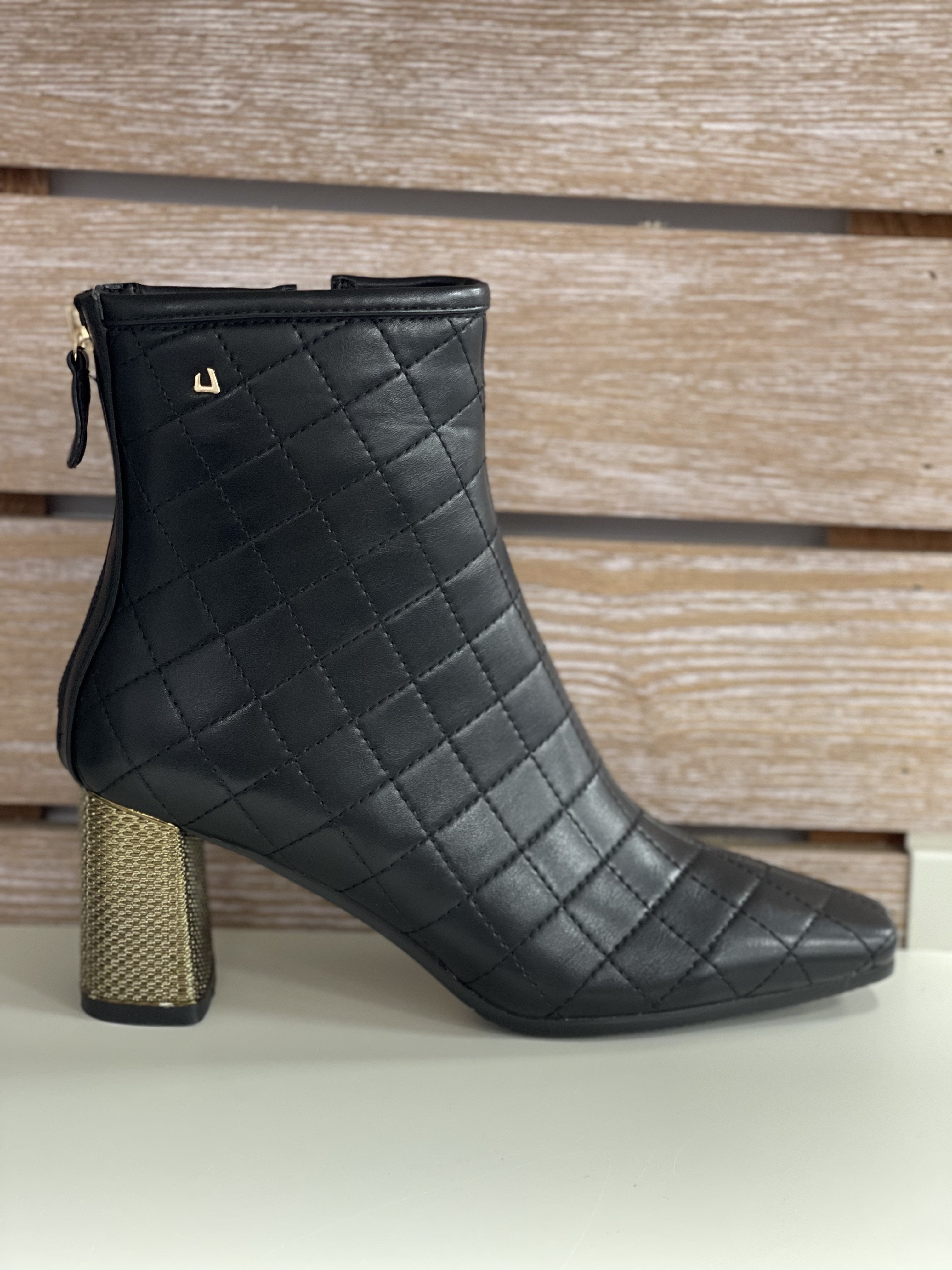 Una Healy Womens Broken Arrows Fashion Ankle Boot - Vinyl Black Cube