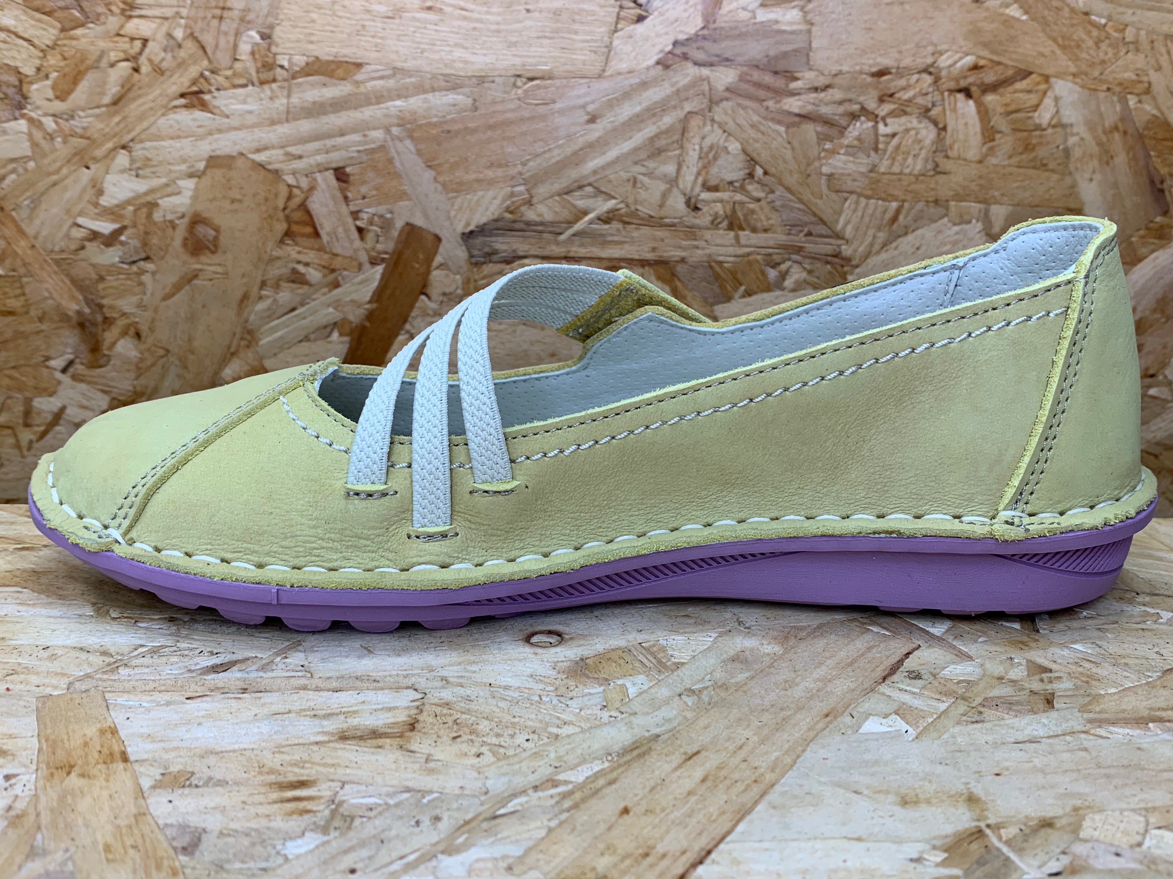 On Foot Womens Leather Flats - Yellow