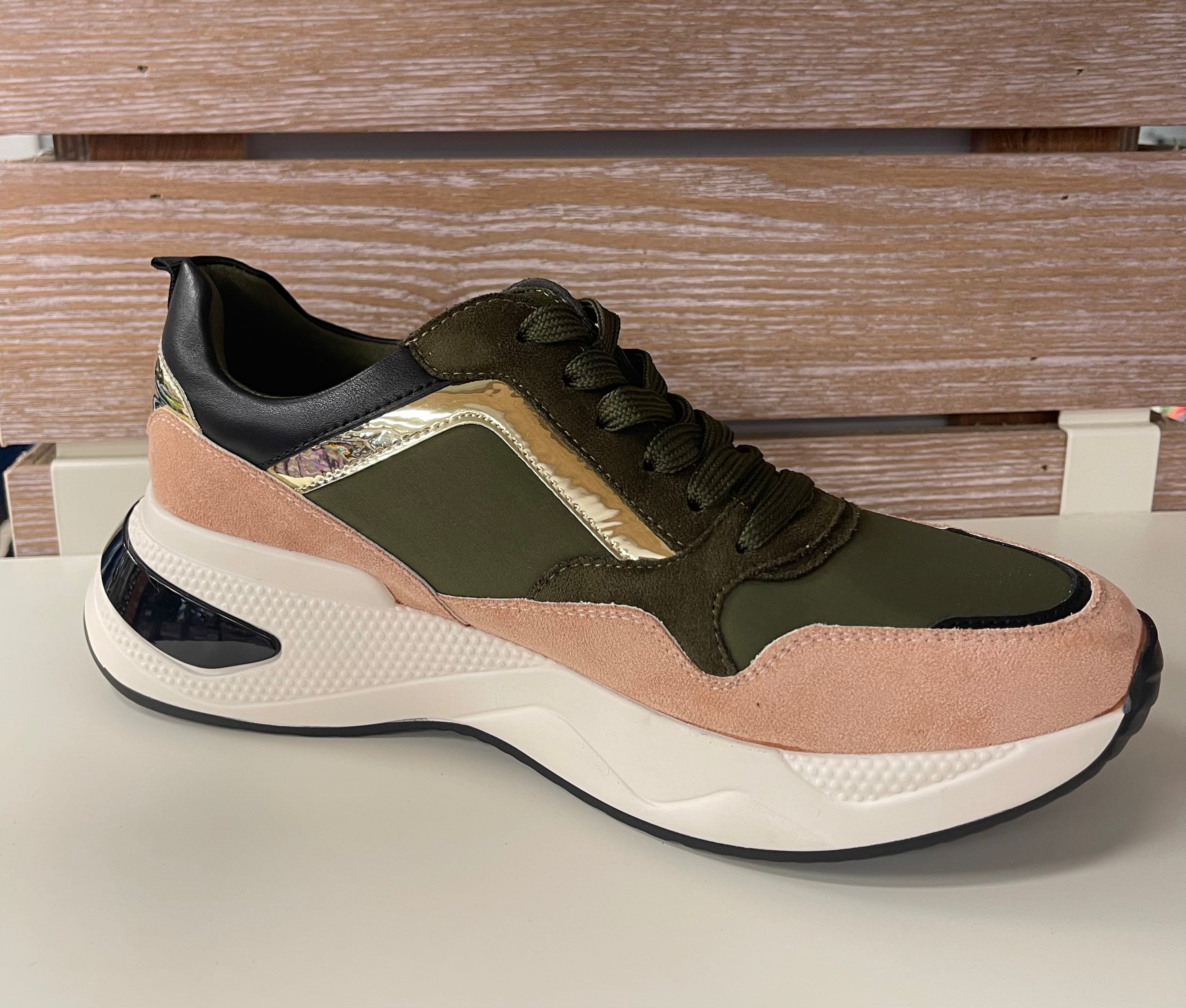 Una Healy Womens Wild Horses Fashion Trainer Amazon Rose