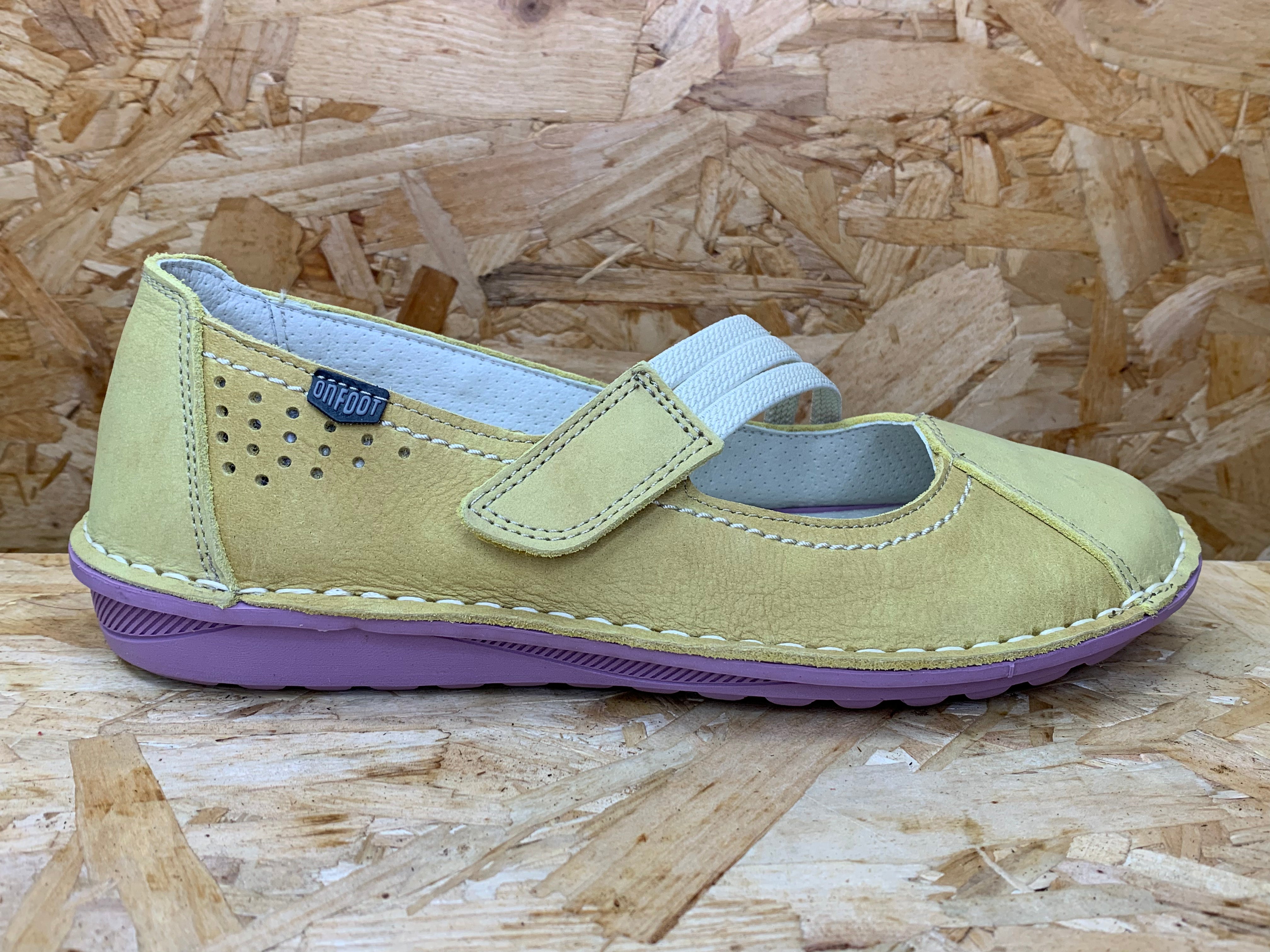 On Foot Womens Leather Flats - Yellow