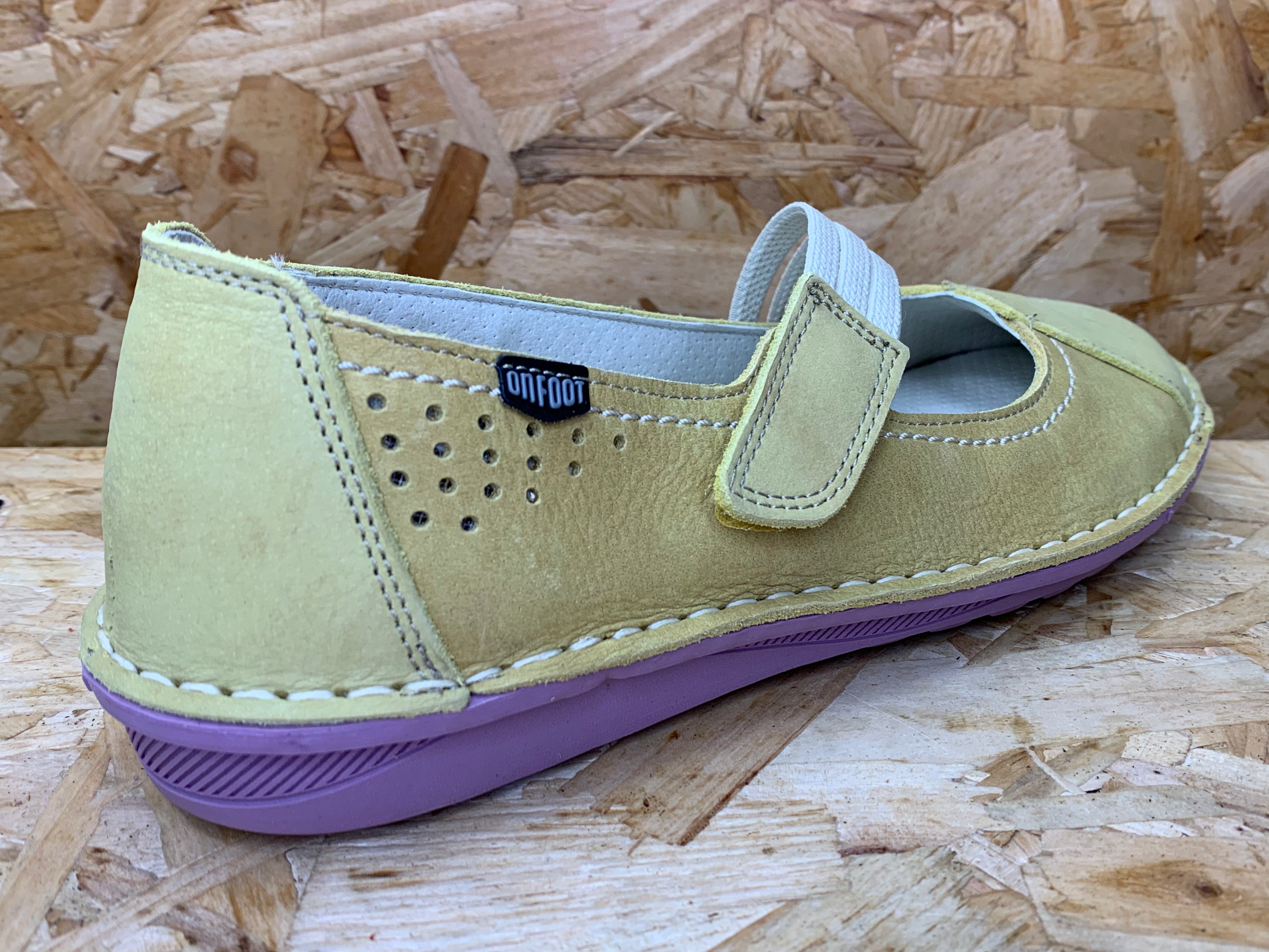 On Foot Womens Leather Flats - Yellow